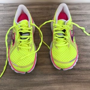 Brooks pure cadence yellow sneakers